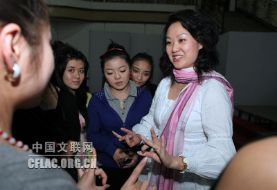 從“送文化”到“種文化” 梅花獎藝術團戲劇輔導服務的創新實踐